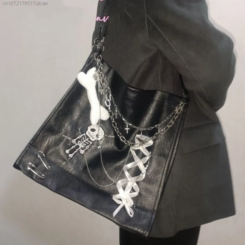 

Женская винтажная сумка Goth в стиле панк, винтажная крутая сумка на одно плечо с вышивкой, украшением в виде белых костей, крестиками и цепочками, Y2k