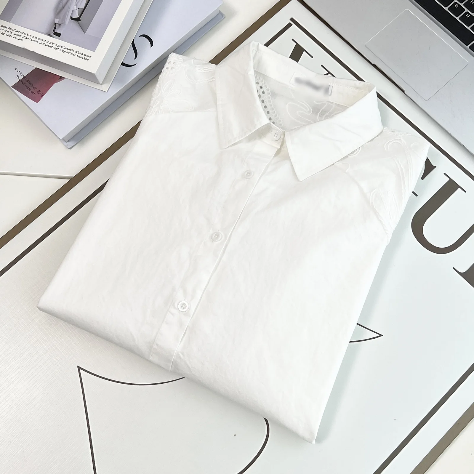 Plus Size Women's Blouses 2025 Autumn New Fashion Hollowed Out Patchwork Long Sleeved Shirt Hong Kong-style Casual Tops 9089