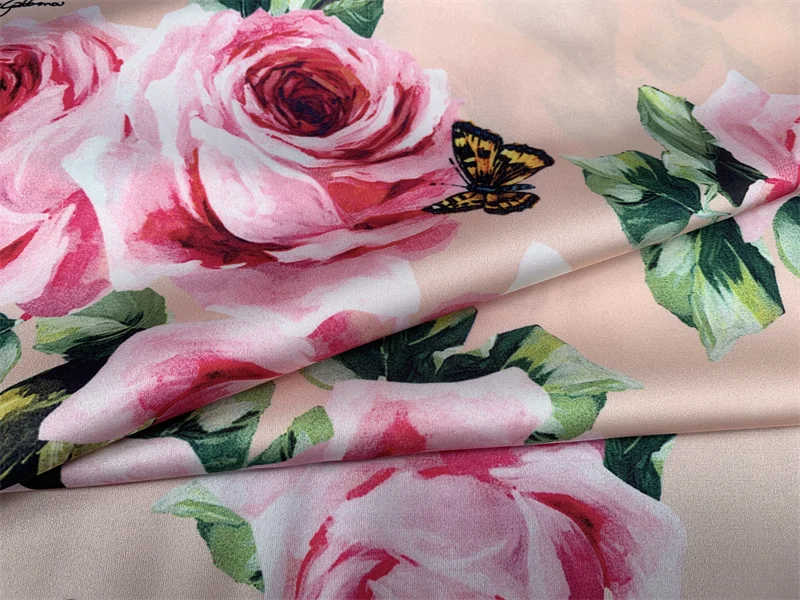 Frühling Sommer Rosen-Schmetterlings-Muster Digitaldruck Stretch-Satin-Stoff Handgefertigtes DIY-Nähmaterial pro Meter – Detail 2