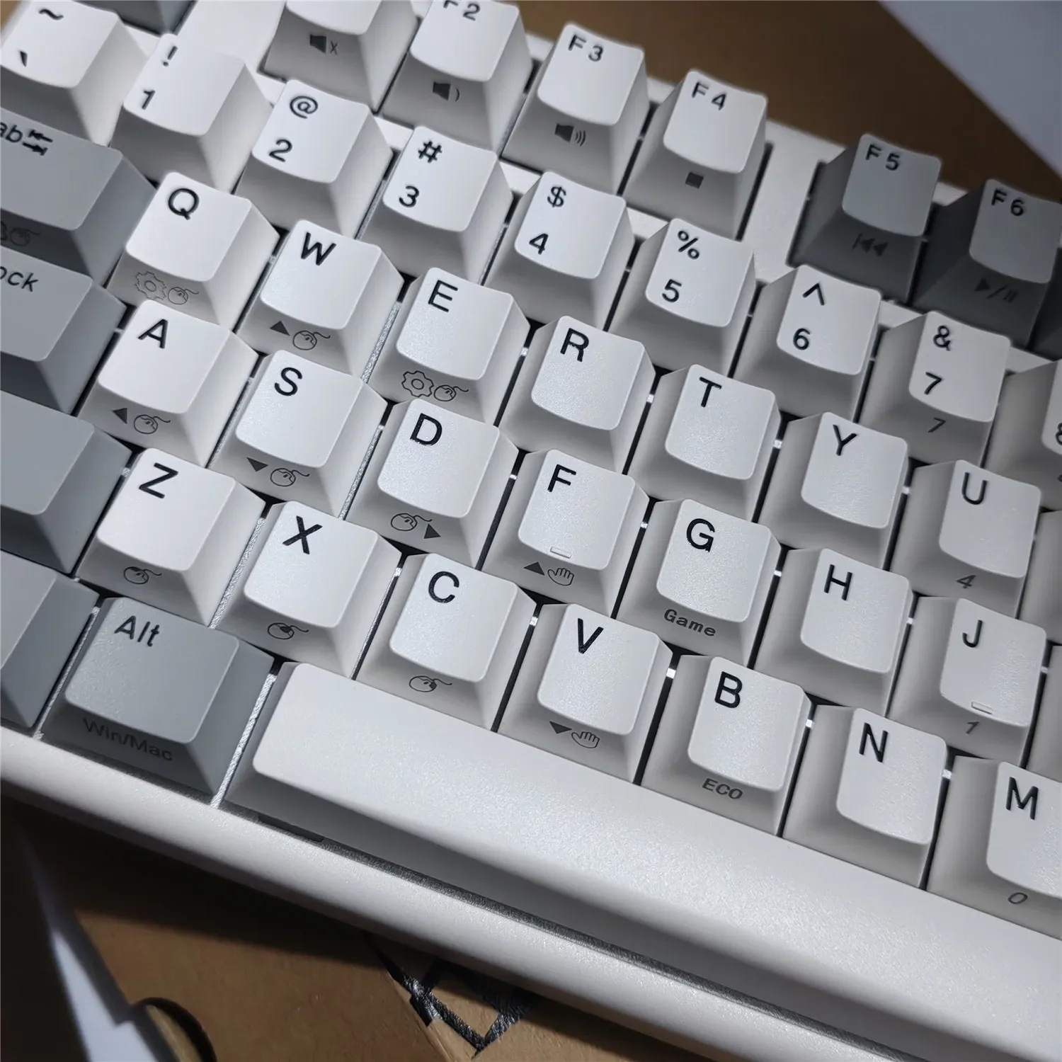 비접촉식 토프레 스위치 타입 75% 미니 82키 35g TOPRE 유선/3모드 컴팩트 무소음 키보드 블루투스 NIZ Micro82 키보드