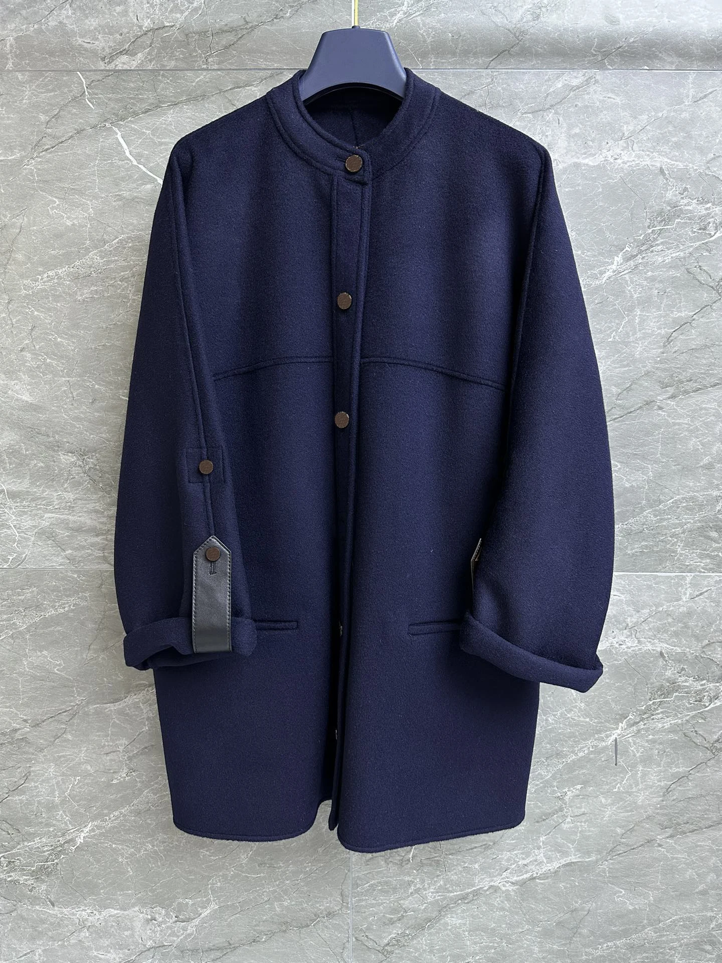 

2023 autumn women's new hot Wool coat Round neck design High quality Fashion temperament Slim and thin Soft and comfortable