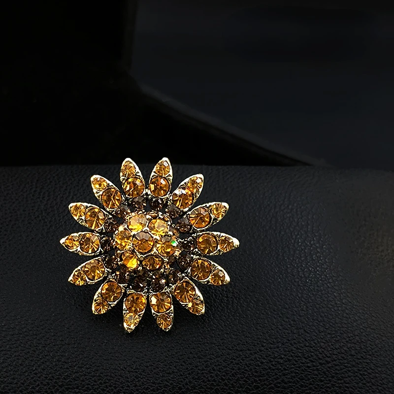 Retro Rhinestone Sunflower Brooch Exquisite Dark Flash Corsage Suit Flower Pin Clothes Accessories Women Men Jewelry Party Gifts