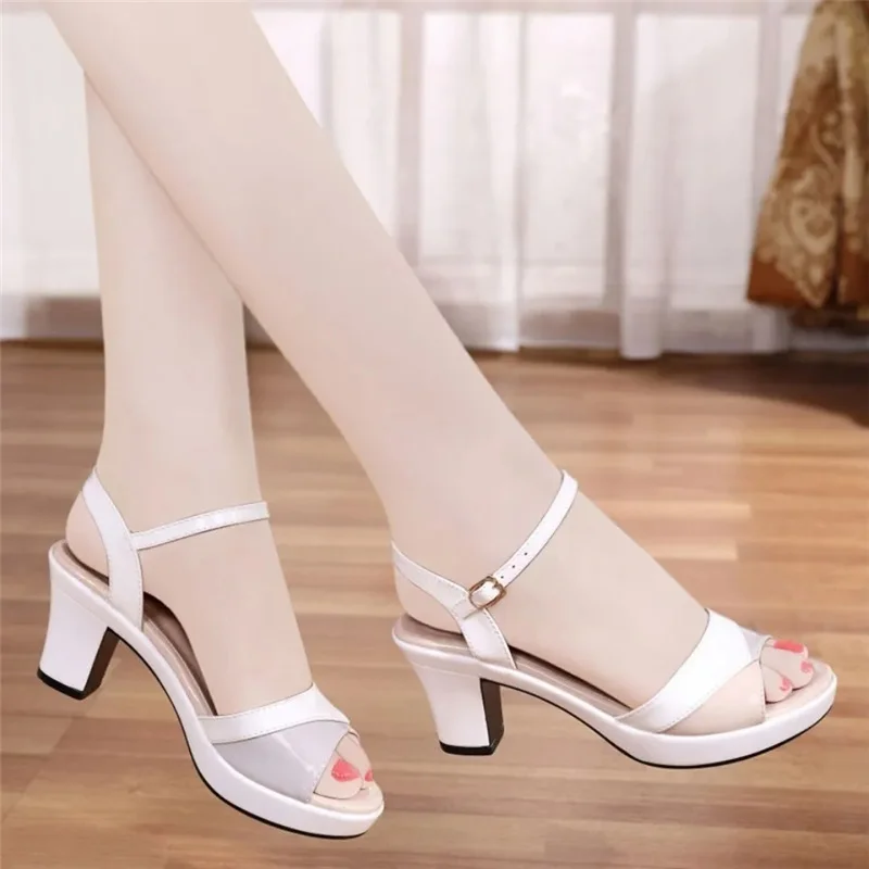 Zapatos de mujer 여성 패션 스위트 블랙 소프트 pu 가죽 들여다 발가락 스퀘어 힐 신발 레이디 캐주얼 우아한 컴포트 샌들 ea427