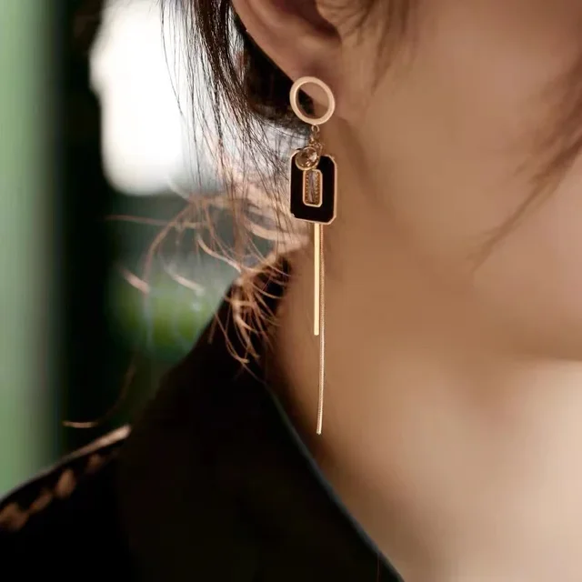 Asymmetric Geometric Black Square Pendant Earrings 2