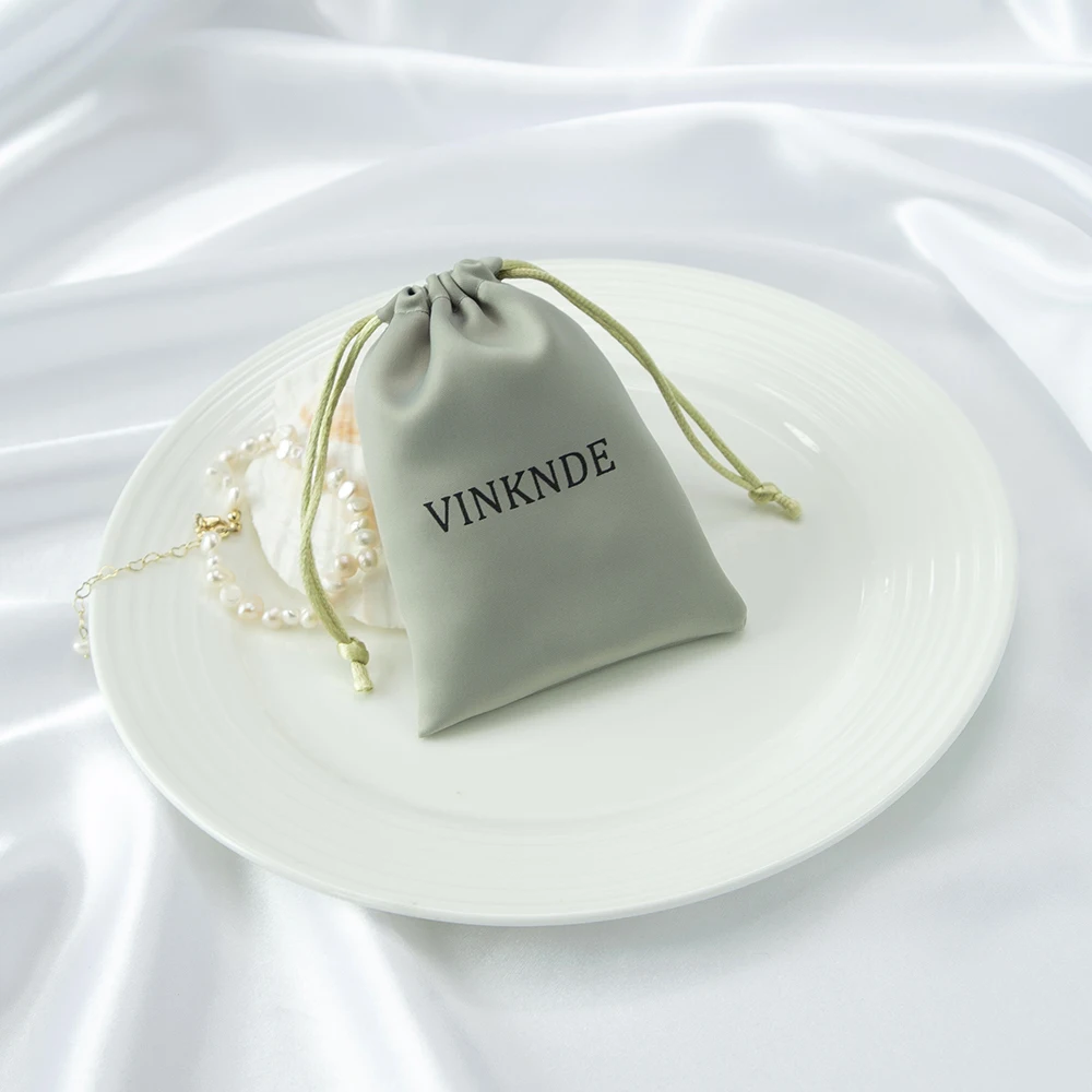 50 Stück personalisierte Seidenbeutel mit Logo und Namen, Satin-Geschenkbeutel für Hochzeiten, Süßigkeiten, Kosmetik, Make-up und Wimpern – Detail 11