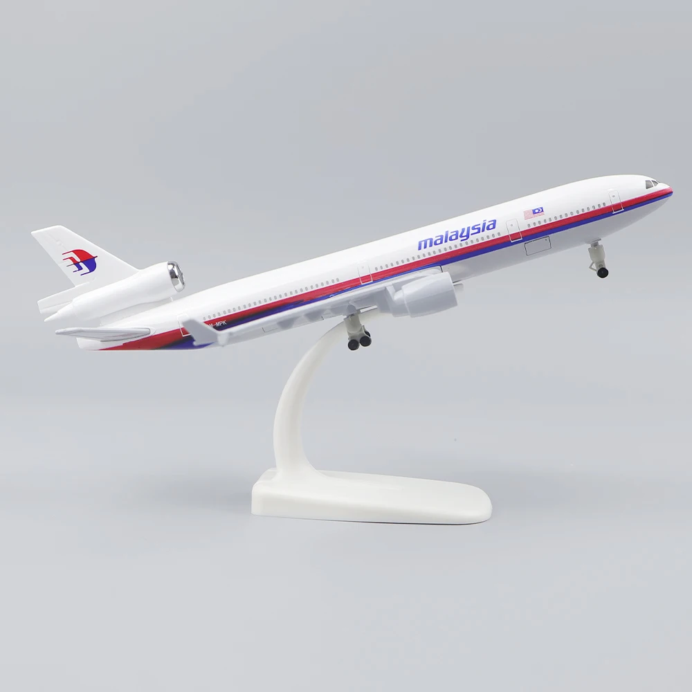 

Metal Plane Model 20cm 1:400 Malaysia McDonnell Md-11 Metal Reproduction Alloy Material with Landing Gear Collectible Toy Gift