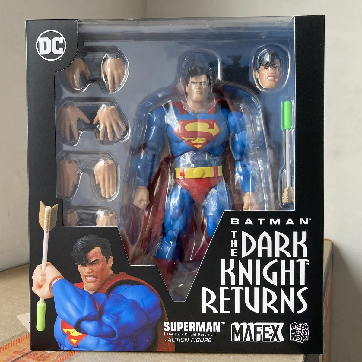 Genuine Mafex Dc Black Return Superman Dark Knight Returns 6 Pollici Superman Hand Collection Model Display Action Figure Stock