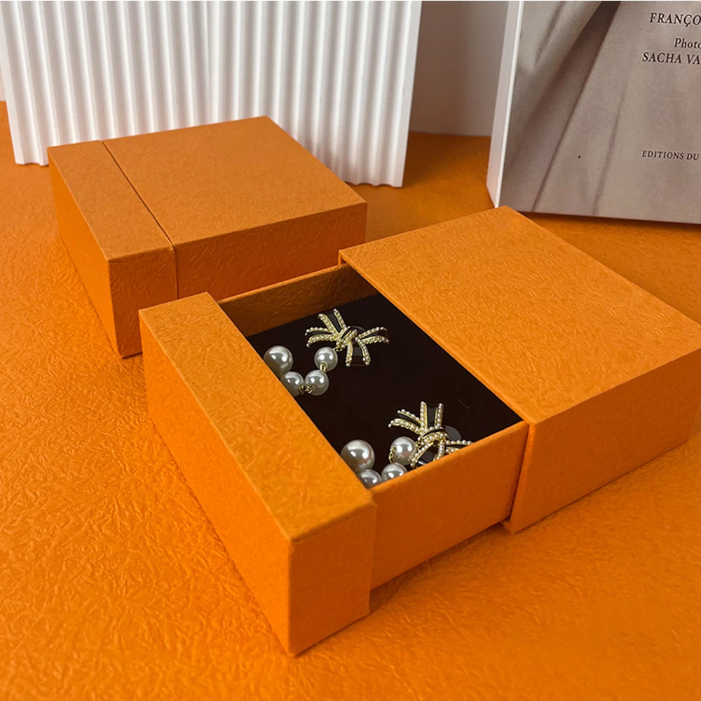 10 Stück/Lot 9,5 x 9,5 x 3,5 cm große Papierbox mit Halsketten, Ringen, Ohrringen, Geschenkbox für Display-Verpackung, Hochzeit, Party, Valentinstag – Detail 5