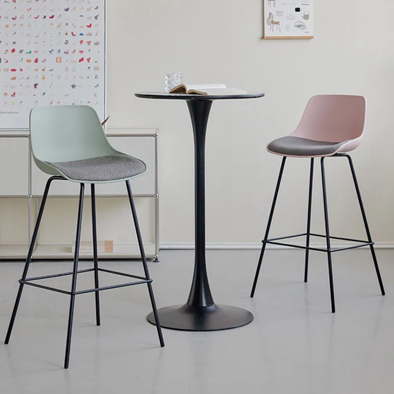 Рисунок 2 - Высокий стол, Европейский барный стул