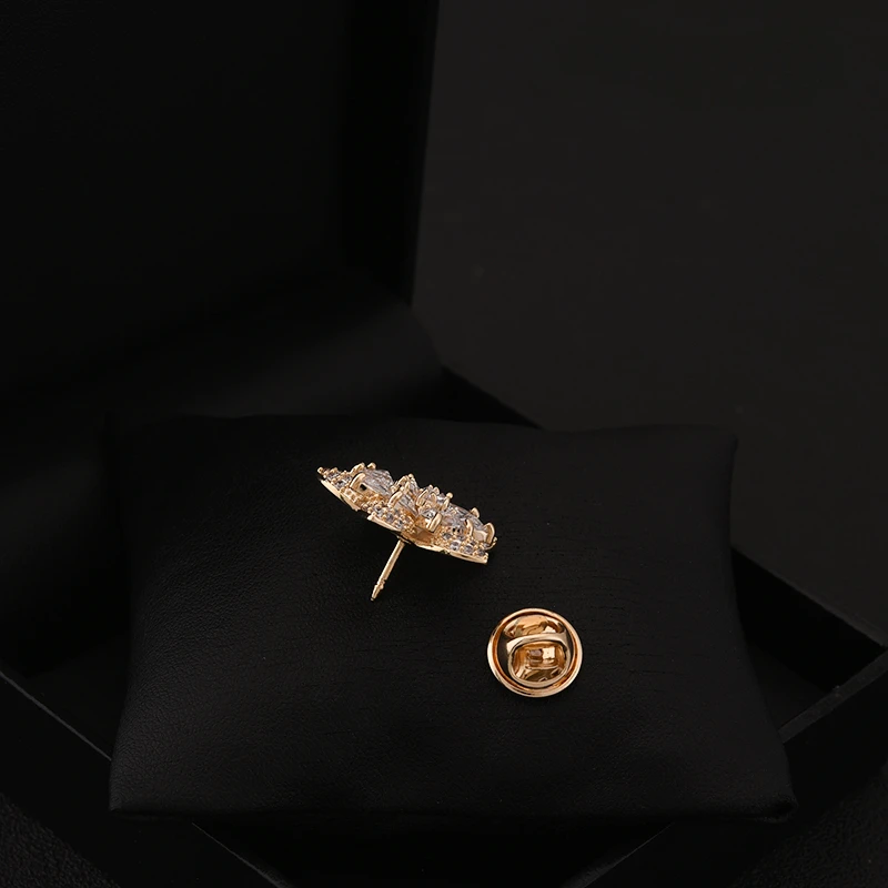 Original Design Exquisite Brooch Fixed Clothes Small Flower Pin Snowflake Shining Crystal Corsage Accessories Women Jewelry 6030