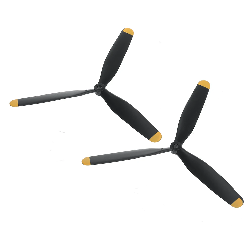 Hélices 3 pales Eachine F4U 500mm en gros plan, avec le moyeu central et les vis de fixation