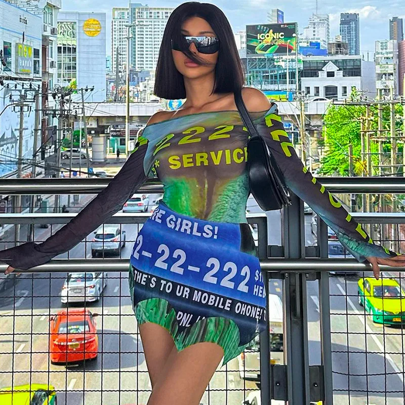 

Женское облегающее мини-платье с открытыми плечами, открытой спиной и длинным рукавом