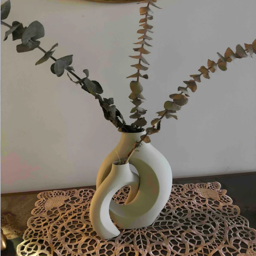 Hugging Couple Decorative Vase Set 4