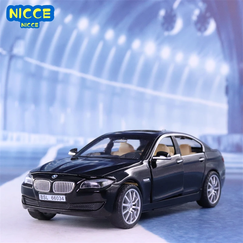 

Модель автомобиля Nicce 1:32 BMW 535 M8 из металлического сплава, инерционная качели, модель автомобиля с вокалом, коллекционная детская игрушка, по...