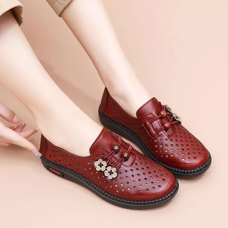 

Middle-elderly Mom Shoes Spring Summer Female Hole Casual Shoes Breathable Soft Sole Ladies PU Leather Flat Shoes Non-slip Woman
