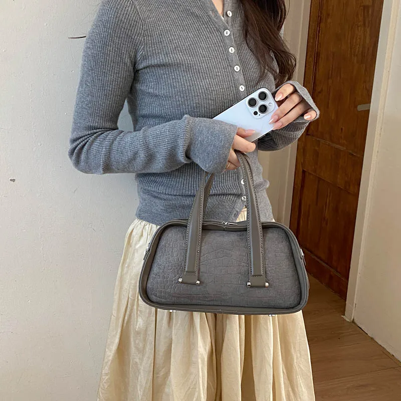 Elegant Cylinder-Shaped Winter Shoulder Bag with Pendant - Luxury Designer Collection