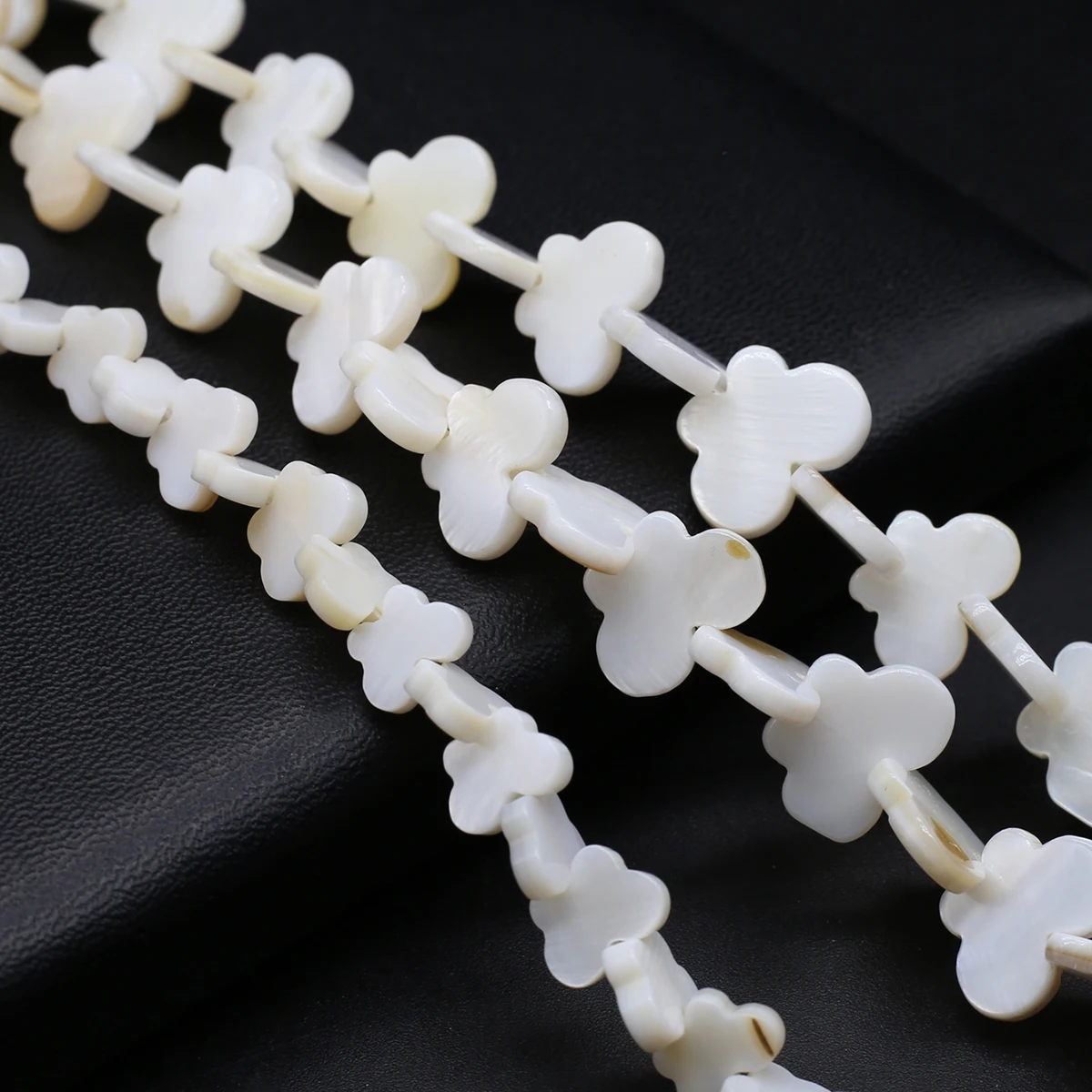 

Natural FreshWater Shell Beads Butterfly Shape Spacing Isolation Loose Beaded Jewelry Making Diy Necklaces Bracelets Accessories