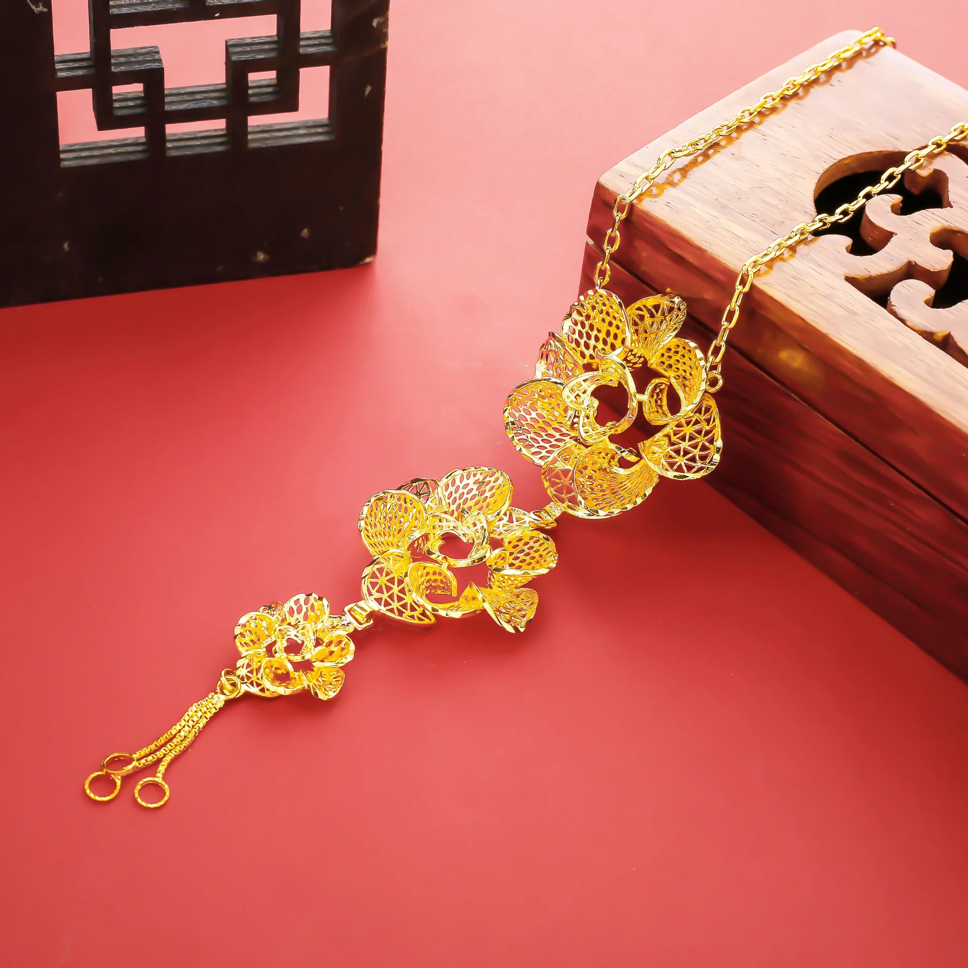 Luxury 14k Gold Color  Hollowed Flowers Long Necklace for Women Exquisite Collarbone Chain Necklaces for Party High Jewelry Gift