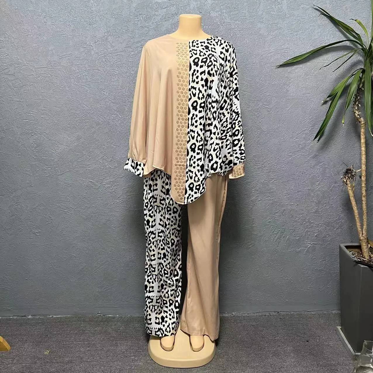 Women Two Pieces Sets Fashion Leopard Pattern Long Sleeve Loose Tops And Pants Suits Lady Casual Print Blouses Trousers Outfits 5