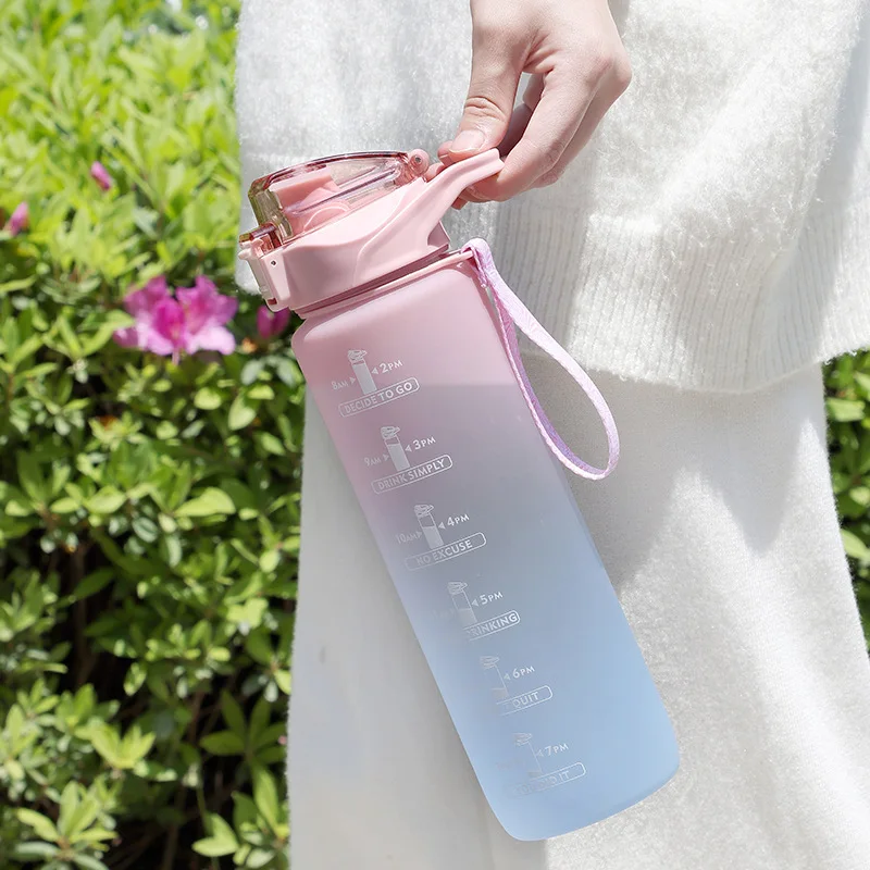 1000ml 야외 피트니스에 완벽한 타임 마커가 포함된 그라데이션 컬러 스포츠 물병으로 수분을 유지하고 트랙에 유지하세요.