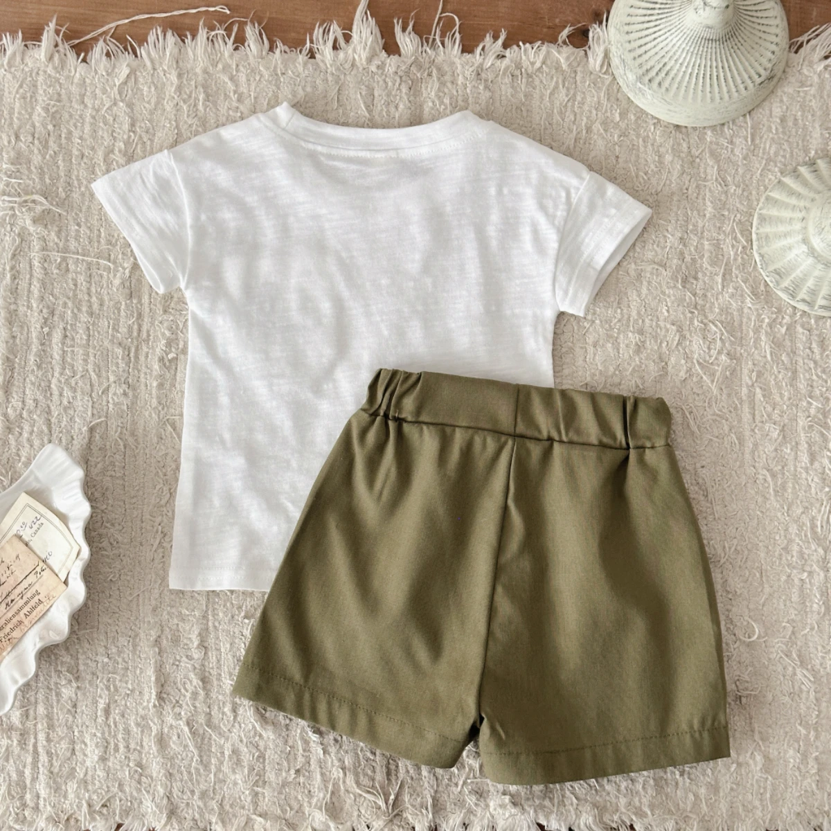 새로운  소녀 소년 의류 세트 작은 공룡 자수 캐주얼 순수 코튼 티셔츠 + 루즈 반바지  여름 정장