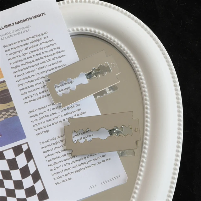 grampos de cabelo com lâminas simuladas de acrílico