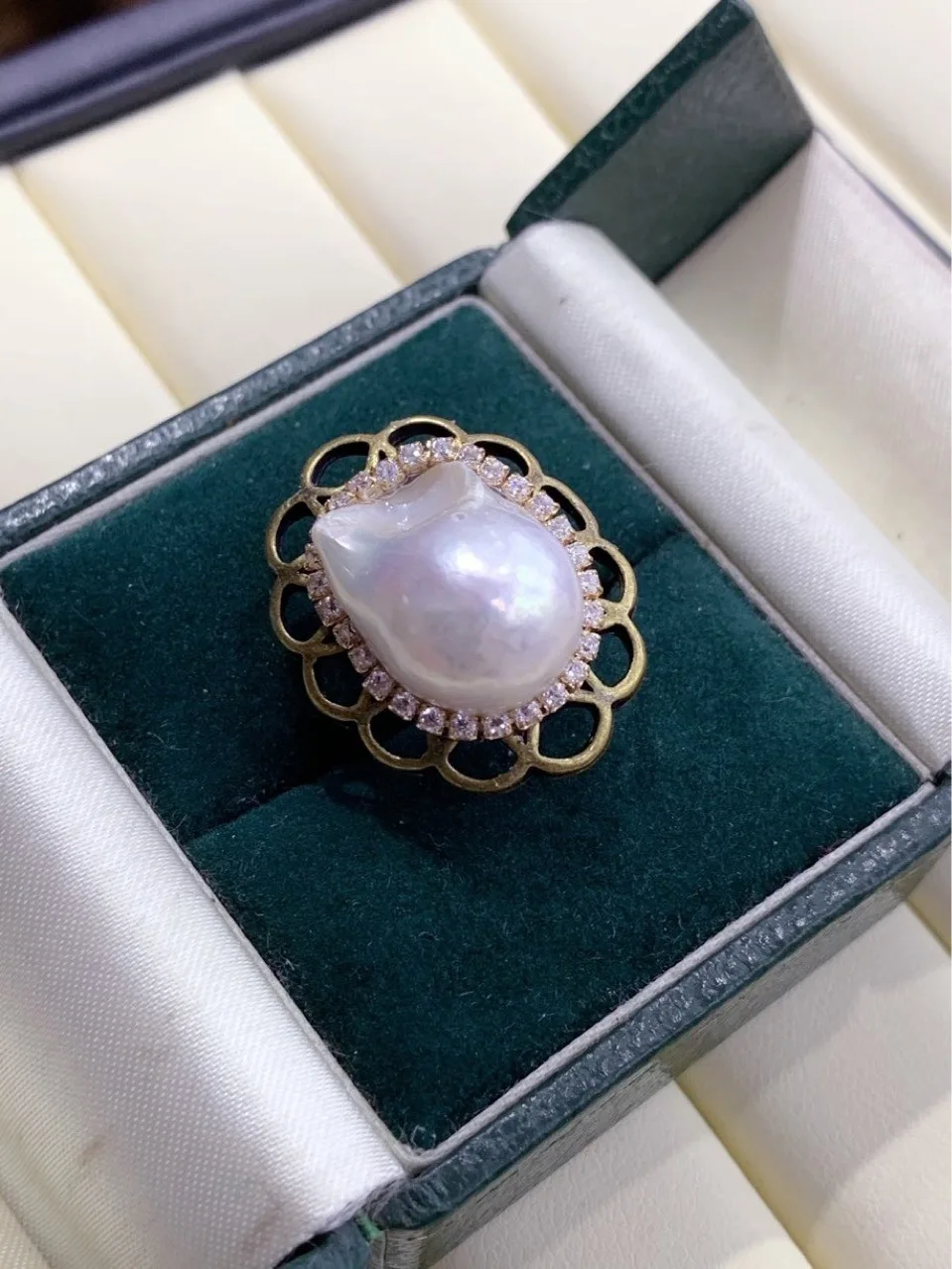 

Freshwater Pearl Baroque Pearl Ring