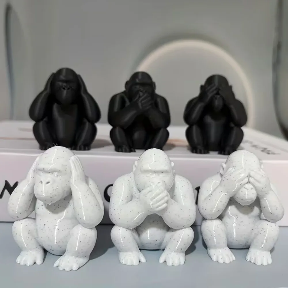 3-teiliges Set mit neuen drei Affenfiguren, in halb sitzender Position, mit jedem Affen eine verschiedene Aktion vornehmend: Ohren bedecken, Mund bedecken, Augen bedecken, nicht schauen, nicht hören, nicht sprechen, geeignet für Wohnzimmer, Schlafzimmer und Esszimmer – keine bösen Desktop-Dekorationen, Affenfiguren, geeignet für Wohnzimmerdekoration, Weltraum-Thema, ideal für Weihnachten, Halloween, Ostern, Hanukka, Thanksgiving – Detail 3