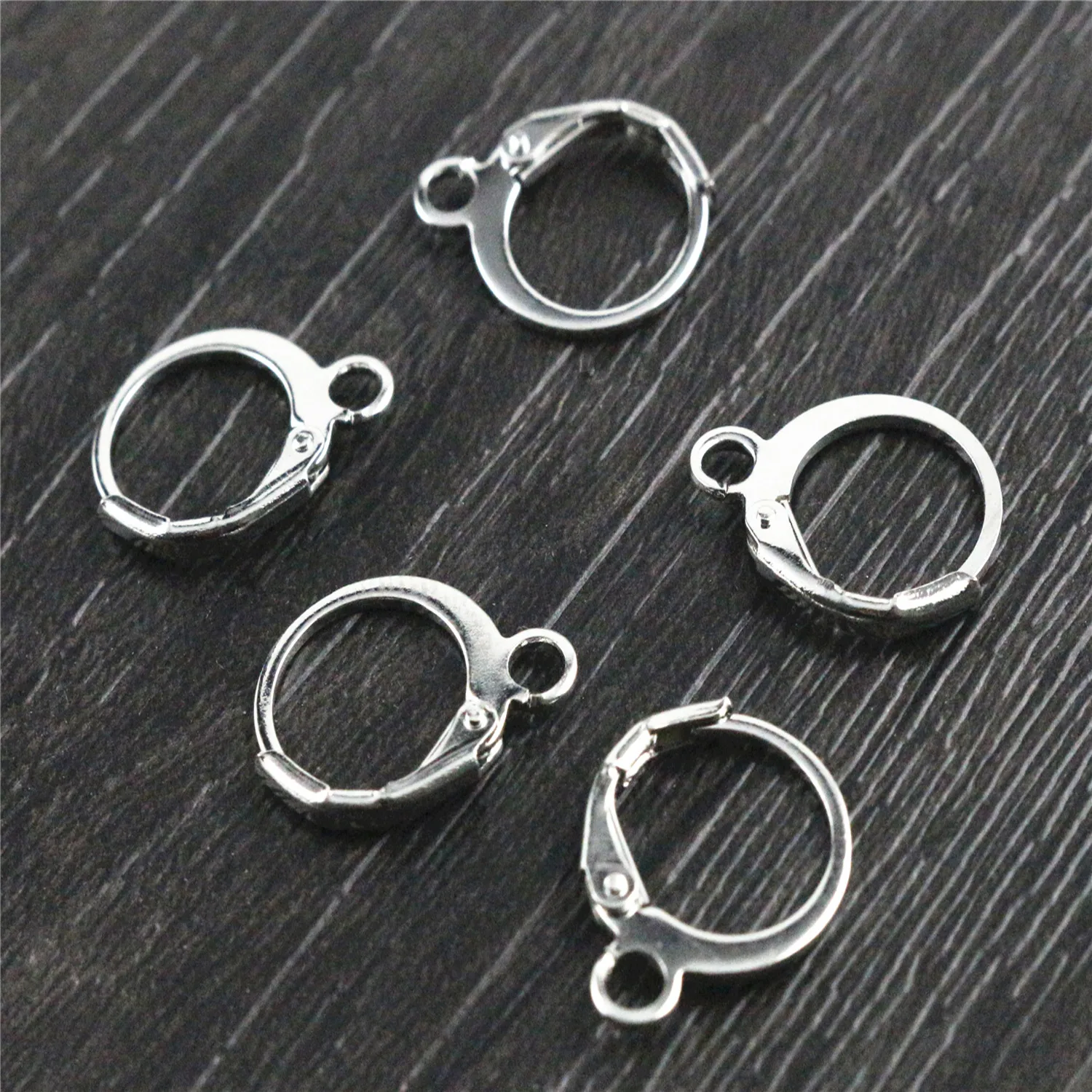 Kit 50 Ganci Per Orecchini Francesi In Ottone Placcato Oro 18K – Con 50 Anelli Aperti E 50 Dadi, Per Creazioni Fai-da-te
