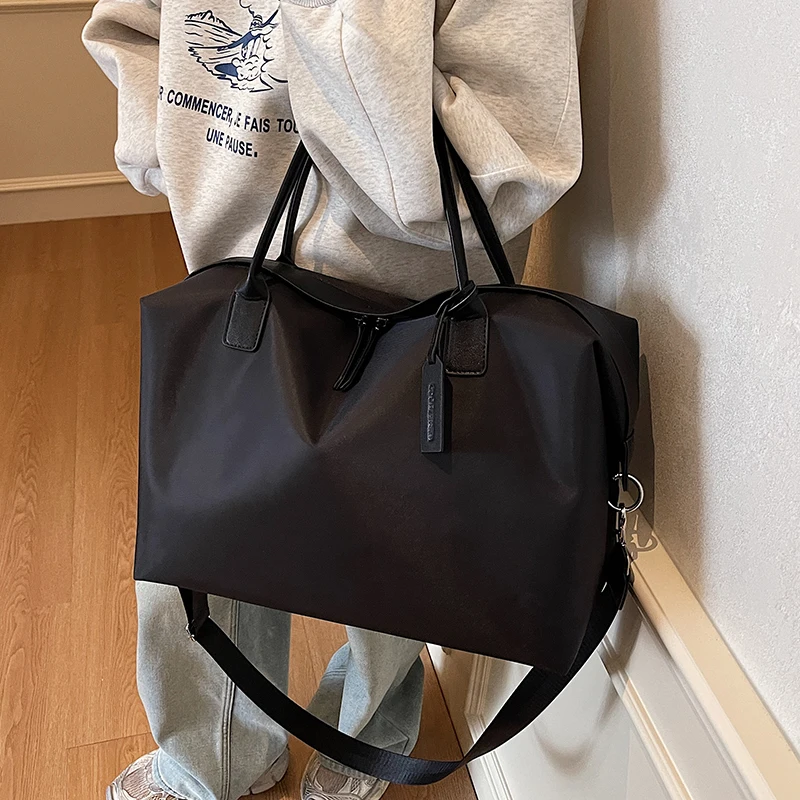 Borsa alla Moda di Grande Capacità con Dettagli in Pelle, Semplice e Versatile, un Must-Have per il Pendolarismo e lo Shopping - immagine 2