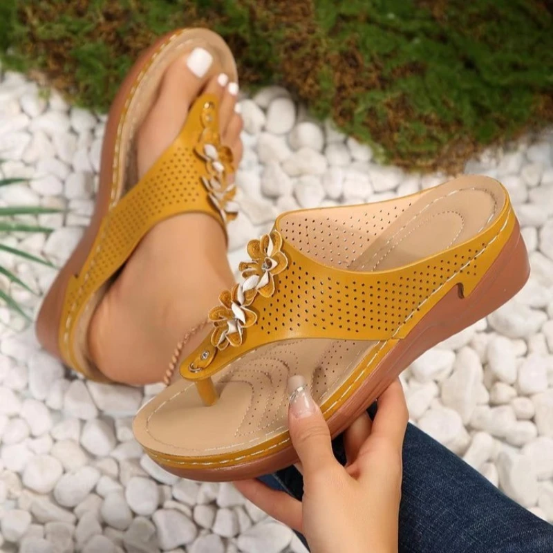 Рисунок 3 - Женские босоножки в богемном стиле