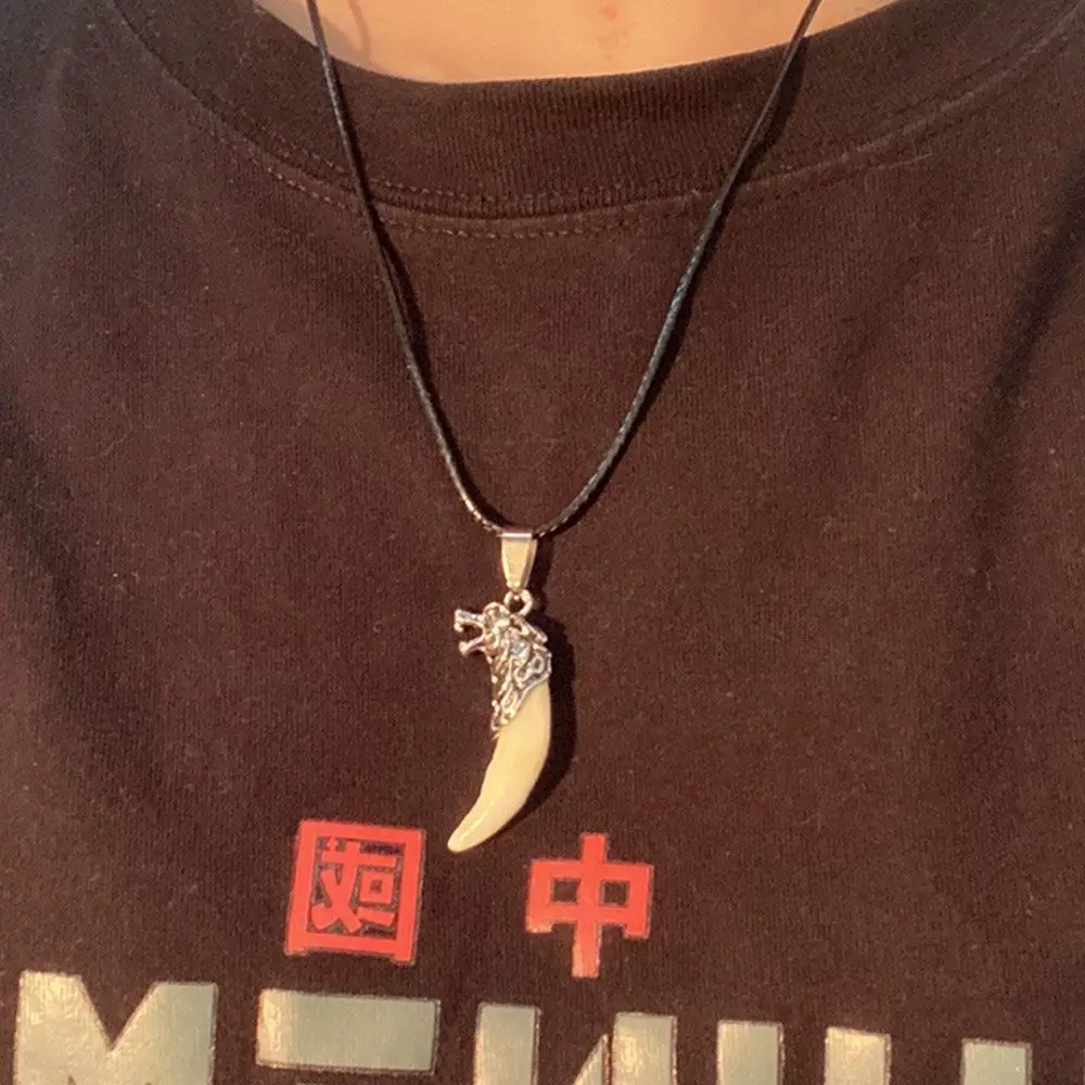 Elegant Boy Hot Sale Wolf Tooth Necklace Fashion Titanium Steel Domineering Pendant