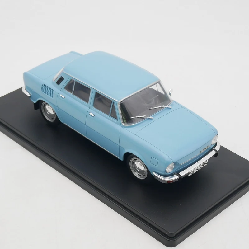 IXO / Hachette 1:24 Skoda 100L 1974 Diecast Car Model Metal Toy