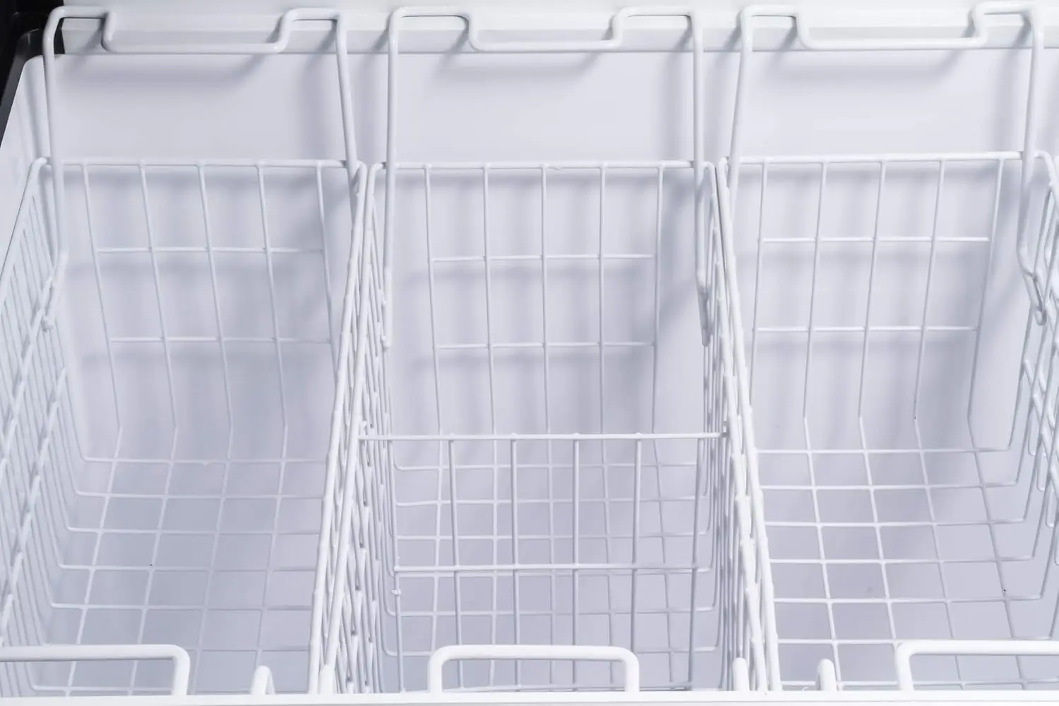 Commercial Mobile Ice Cream Display Chest Freezer Sub Zero Temp Curved Glass Top Frost Free Lid With 3 Wire Baskets 31.5 Inch