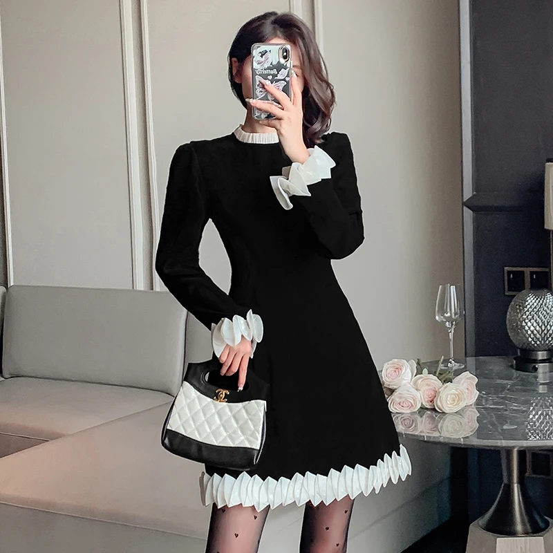 

2024 Early Spring French New Cherry Velvet Korean Edition Age Reducing Advanced Design Short Style Slimming Lace Fashion Dress