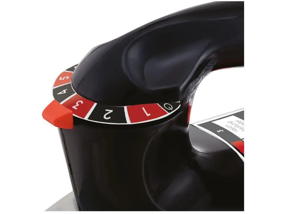 Ferro de Passar Roupa a Seco Black&Decker VFA-1110 Preto - 220V 3