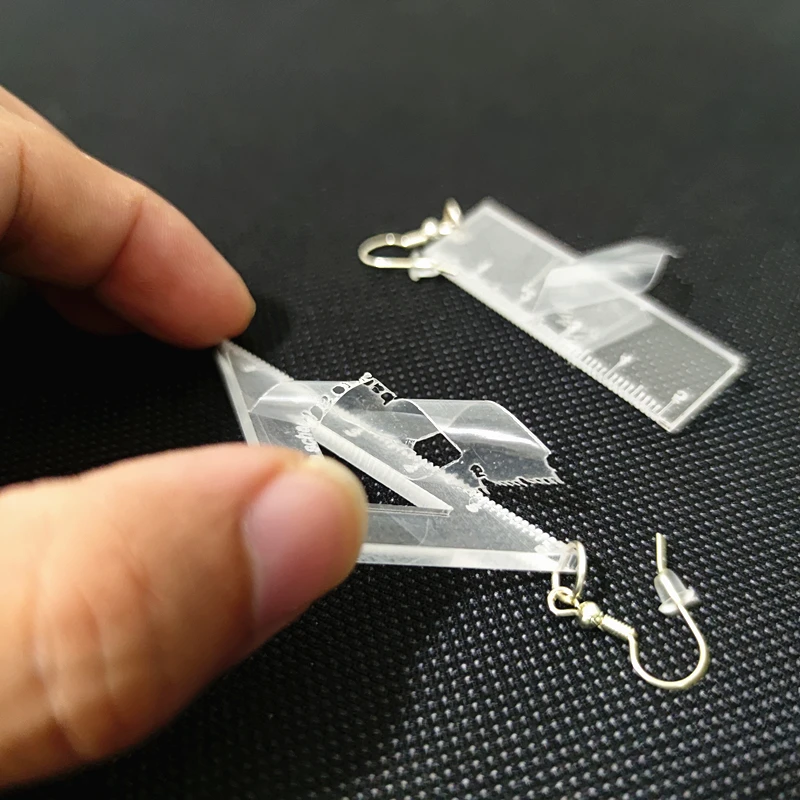 KUGUYS Acryl-Ohrringe mit klarem Neon-Dreieckslineal für Frauen, niedlicher, interessanter Schmuck, Modeaccessoires – Detail 14