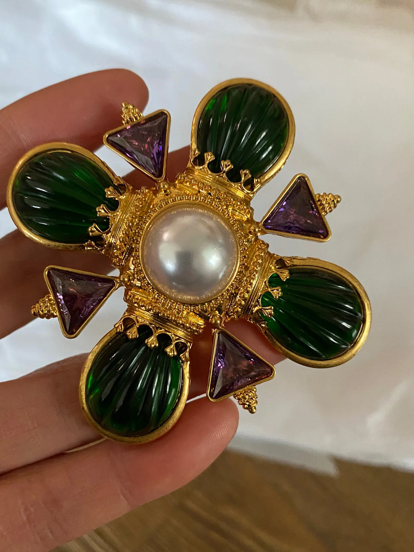 European and American vintage glass zircon palace style brooch