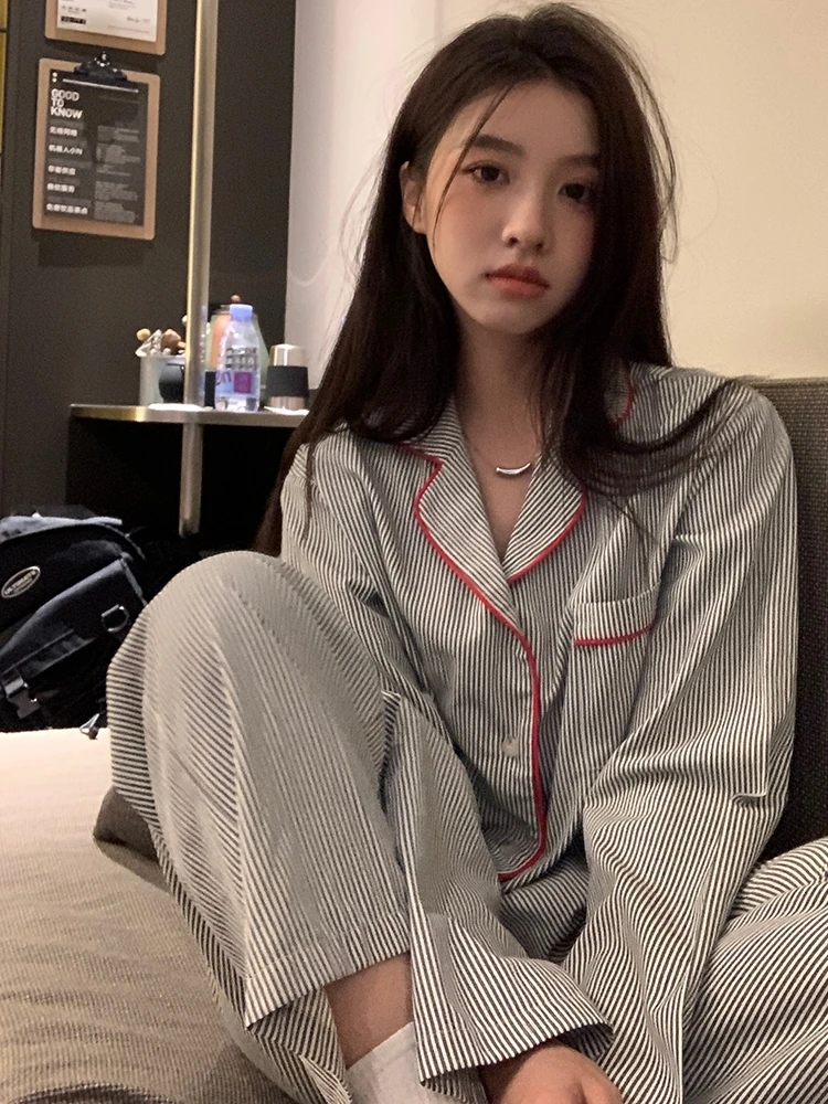 블랙 스트라이프 잠옷 여성 봄 가을 새로운 스타일 인터넷 연예인 스타일 소녀는 긴 소매 홈웨어를 입을 수 있습니다