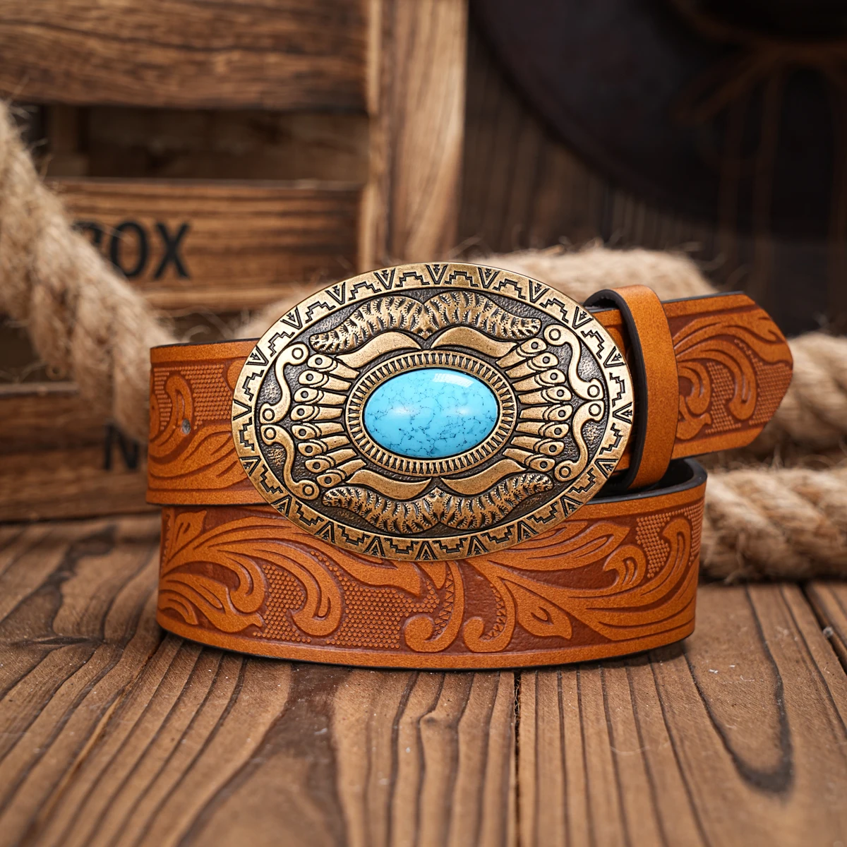 A casual, individual and retro belt, Western-style clothing