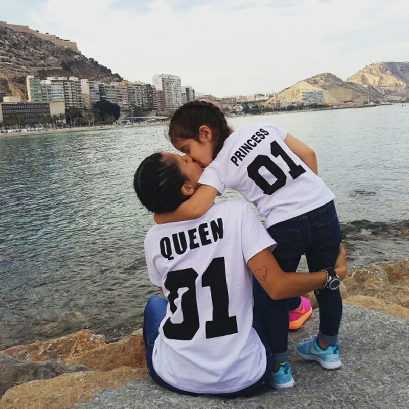 King Queen Princess Prince Family Matching T-Shirts Dad Mom Daughter Son Clothes Casual Letter Print Short Sleeve Tees 4