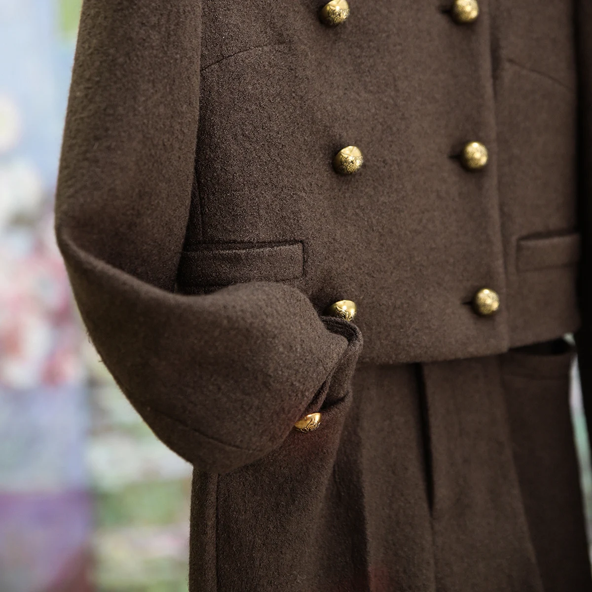 Рисунок 4 - Модный женский брючный костюм с воротником-стойкой