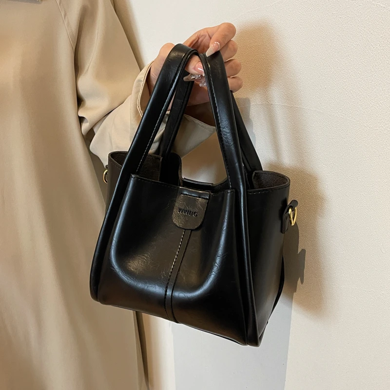 

Adjustable Shoulder Strap Lightweight Comfort Fine Work Magnetic Buckle Open And Close Shopping Commuter Shoulder Bag
