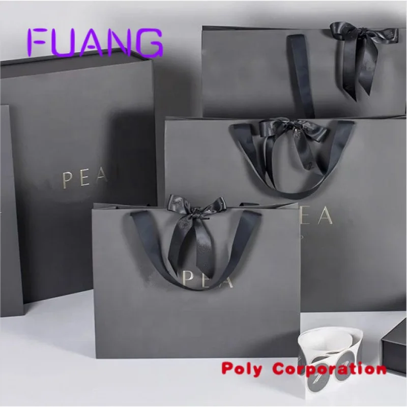 

Custom Custom Printed Logo Luxury sac en papier Matt Black Shopping Paper Gift Bags Packaging With Ribbon Handle
