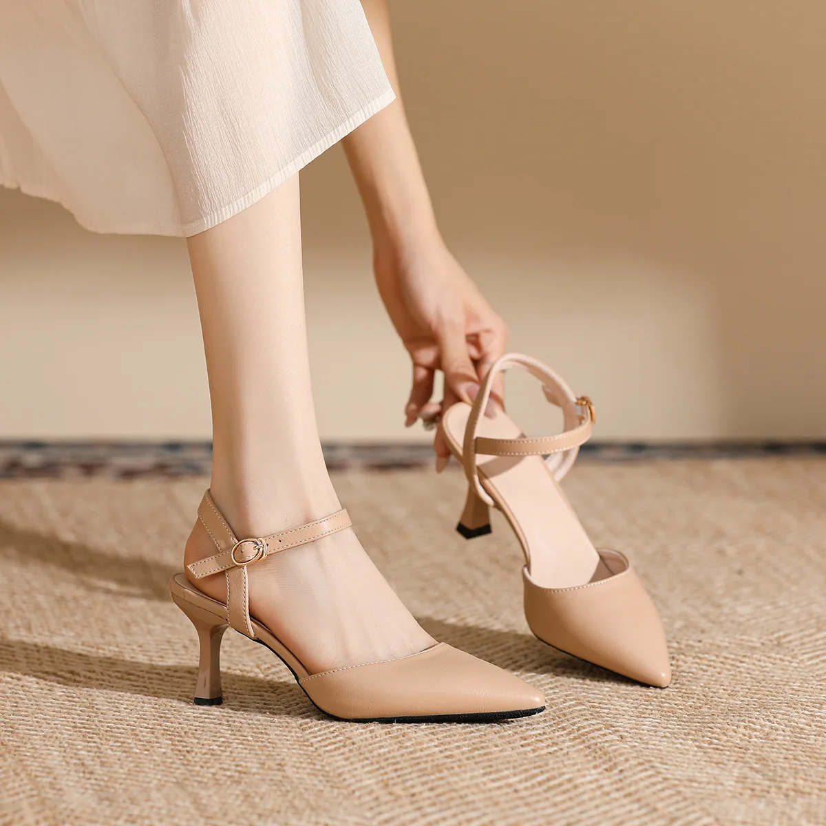 

Сандалии женские кожаные на низком каблуке, шлепанцы из искусственной кожи, на толстом каблуке, без каблука, в римском стиле, босоножки в стиле хо