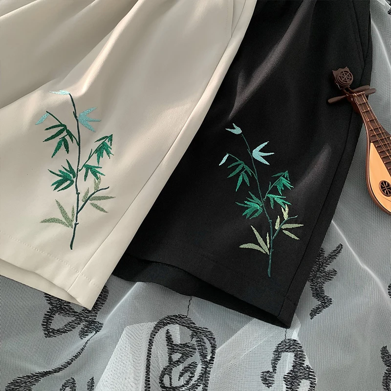 Trendy 2025 Summer Thin Casual Shorts Leaves Embroidered Knee Length Pants Elastic Waist Loose Fit Five Minute Pants 4