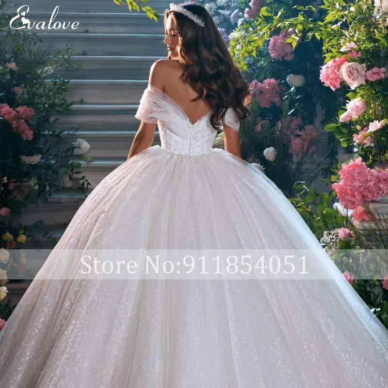 EVALOVE Romantic Sweetheart Neck Pleated Ball Gown Wedding Dress 2022 Gorgeous Appliques Lace Court Train Princess Bridal Gown long sleeve wedding dresses