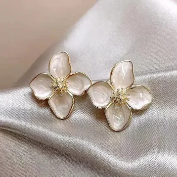 Hypoallergenic Stylish Vintage Flower Stud Earrings Premium Vintage Gold Plated Stainless Steel