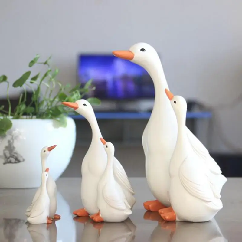 

Duck Statue Resin Simulation Duck Figurines Cute Decorative Animal Ornament Duck Statue for Shopping Mall Park Courtyard