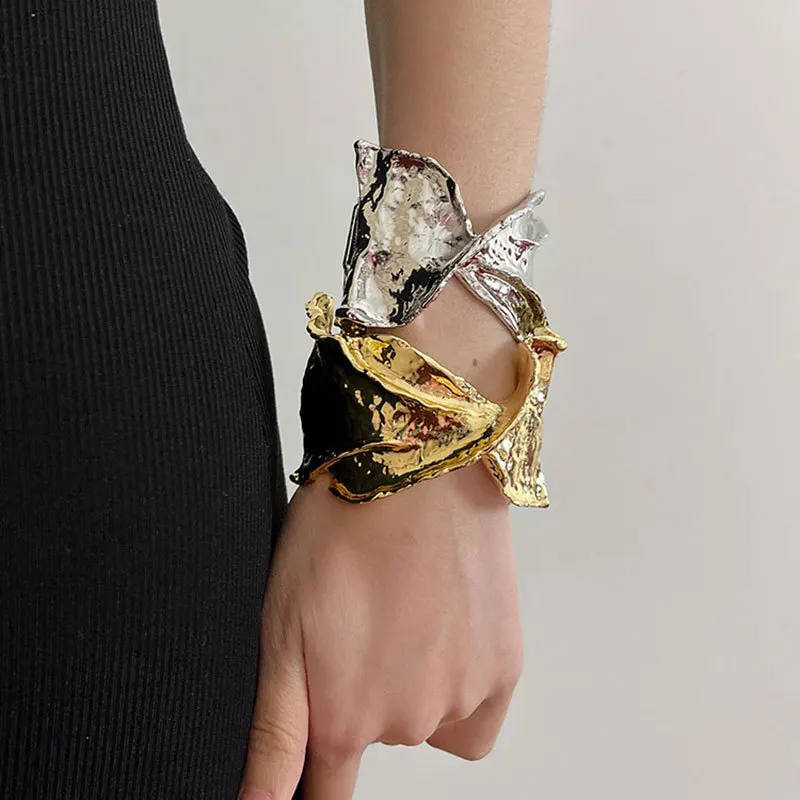 

Metal Knot Twisted Flower Opening Light Luxury High Grade Irregular Texture Pleated Bracelet